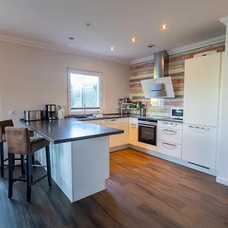 Dom wakacyjny Doppelhaushaelfte Op De Geest *